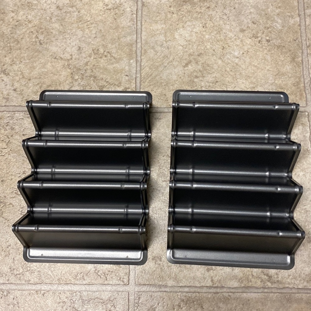 Pampered Chef V-Shaped Baking Pan Set (discontinued item)